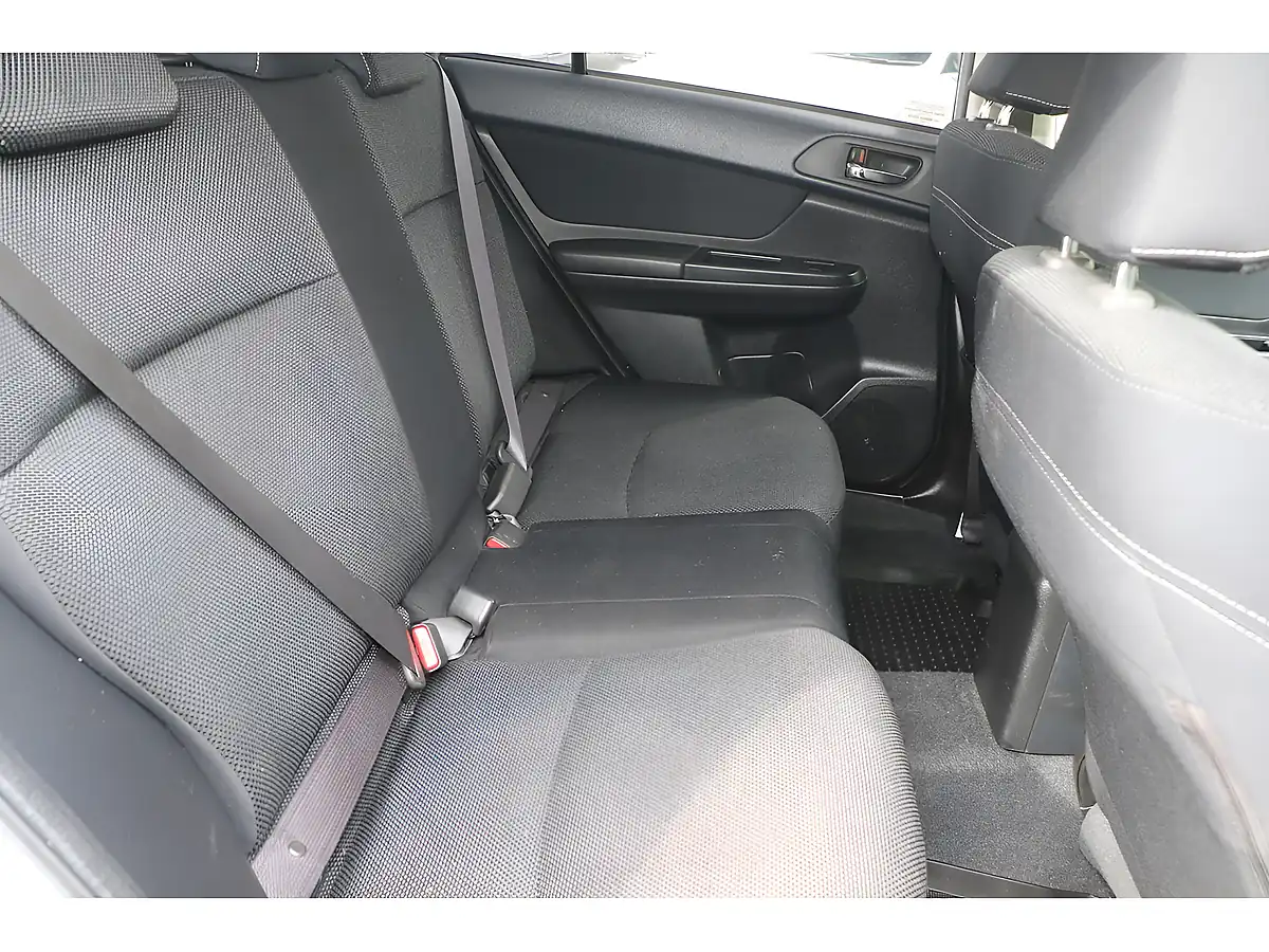 Used 2013 Subaru Xv Se Ice Silver - Interior and Exterior details 11