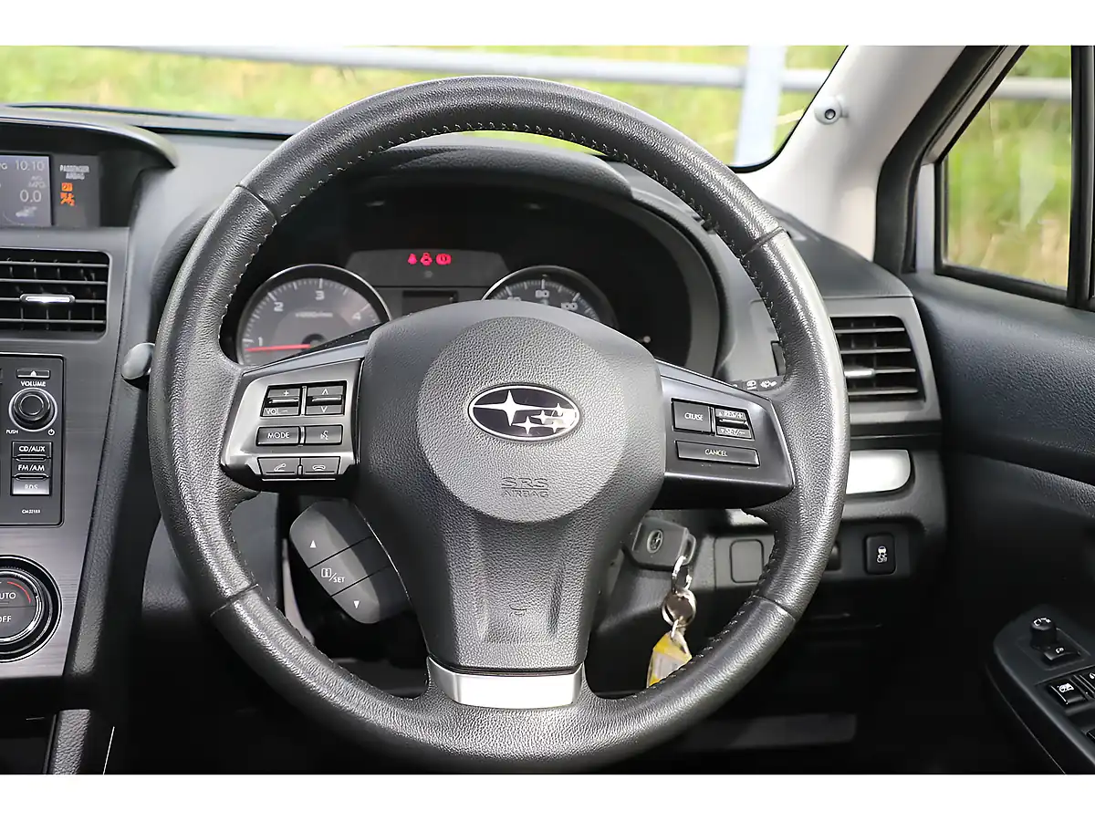 Used 2013 Subaru Xv Se Ice Silver - Interior and Exterior details 13