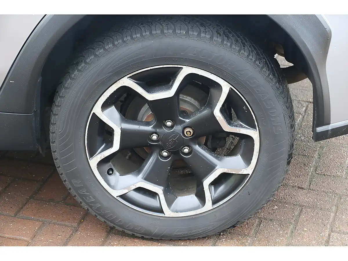 Used 2013 Subaru Xv Se Ice Silver - Interior and Exterior details 14