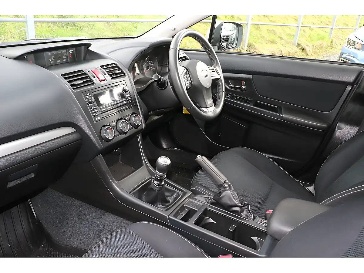 Used 2013 Subaru Xv Se Ice Silver - Interior and Exterior details 16