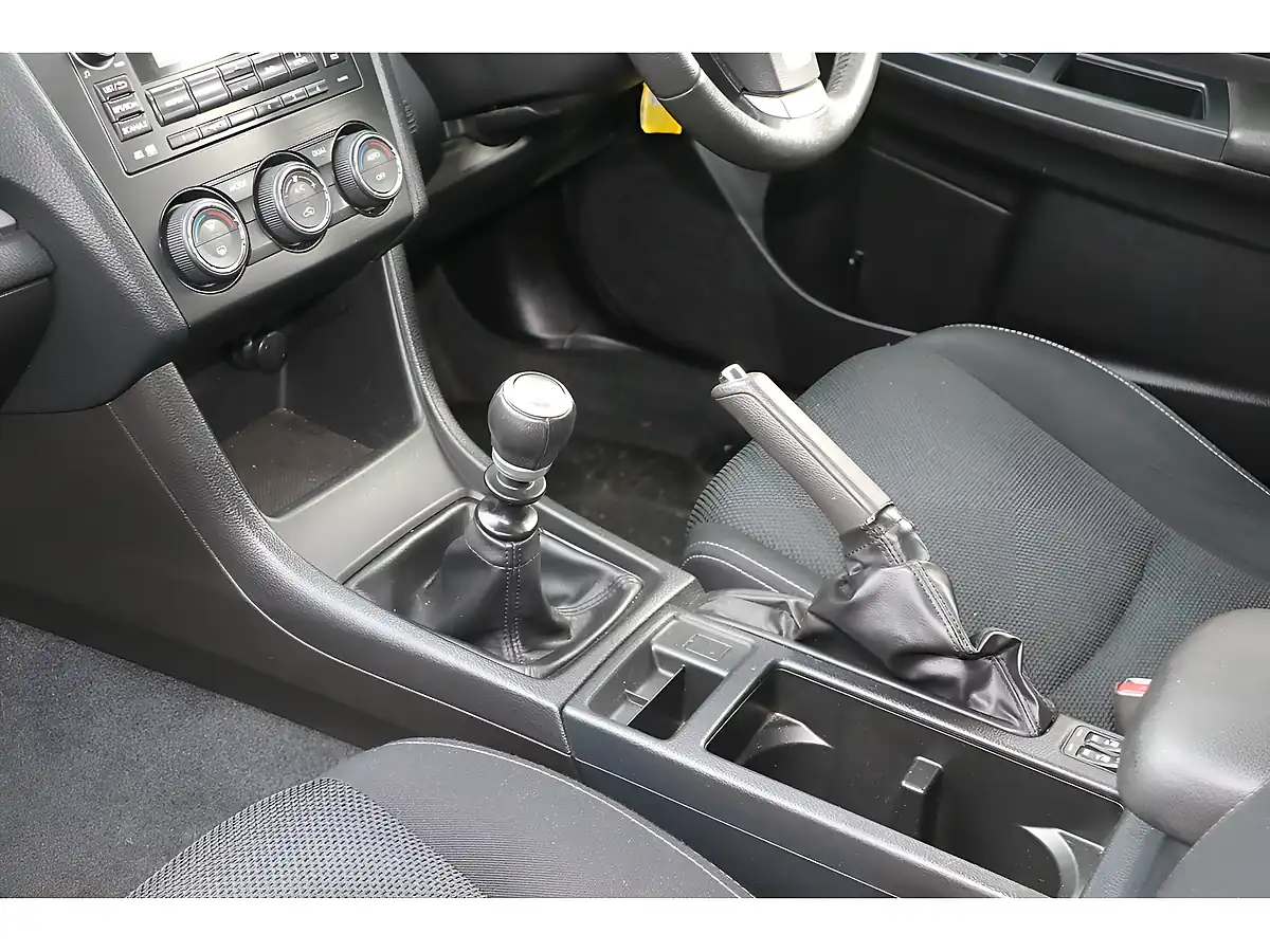 Used 2013 Subaru Xv Se Ice Silver - Interior and Exterior details 17