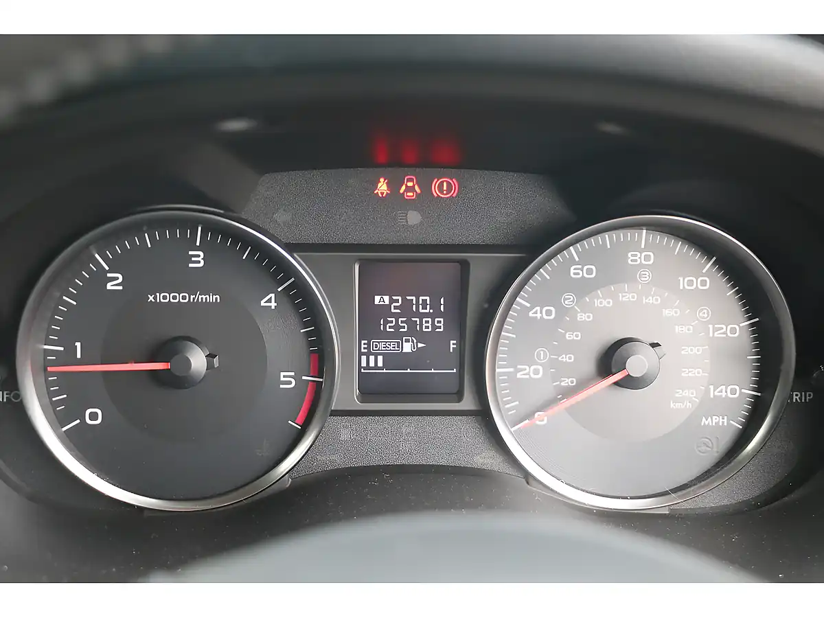 Used 2013 Subaru Xv Se Ice Silver - Interior and Exterior details 7
