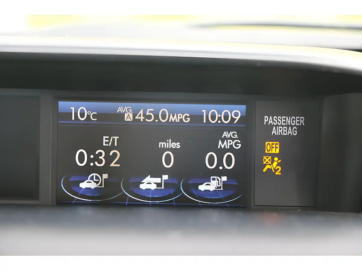 Used 2013 Subaru Xv Se Ice Silver - Interior and Exterior details 8