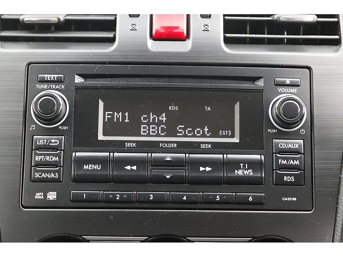 Used 2013 Subaru Xv Se Ice Silver - Interior and Exterior details 9