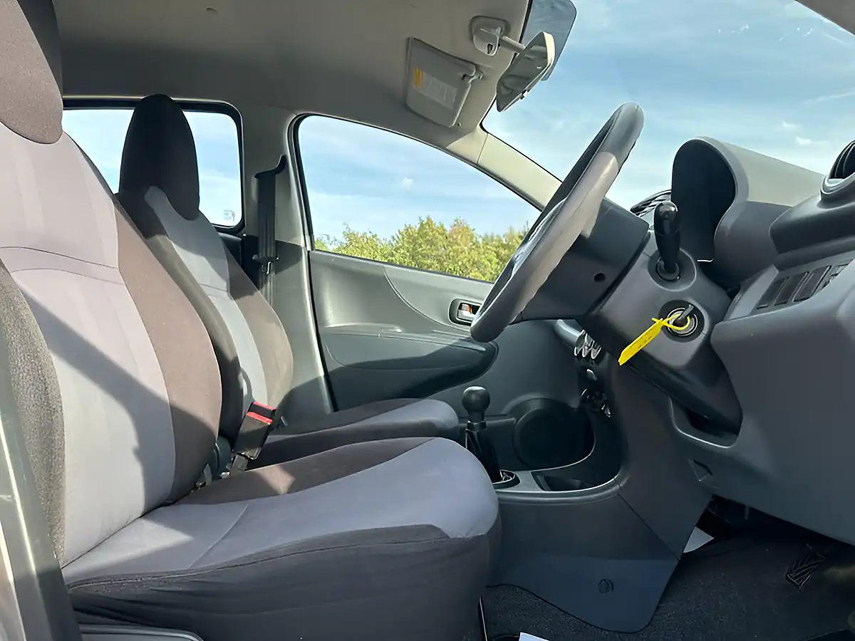 Used 2013 Suzuki Alto Sz Grey - Interior and Exterior details 12