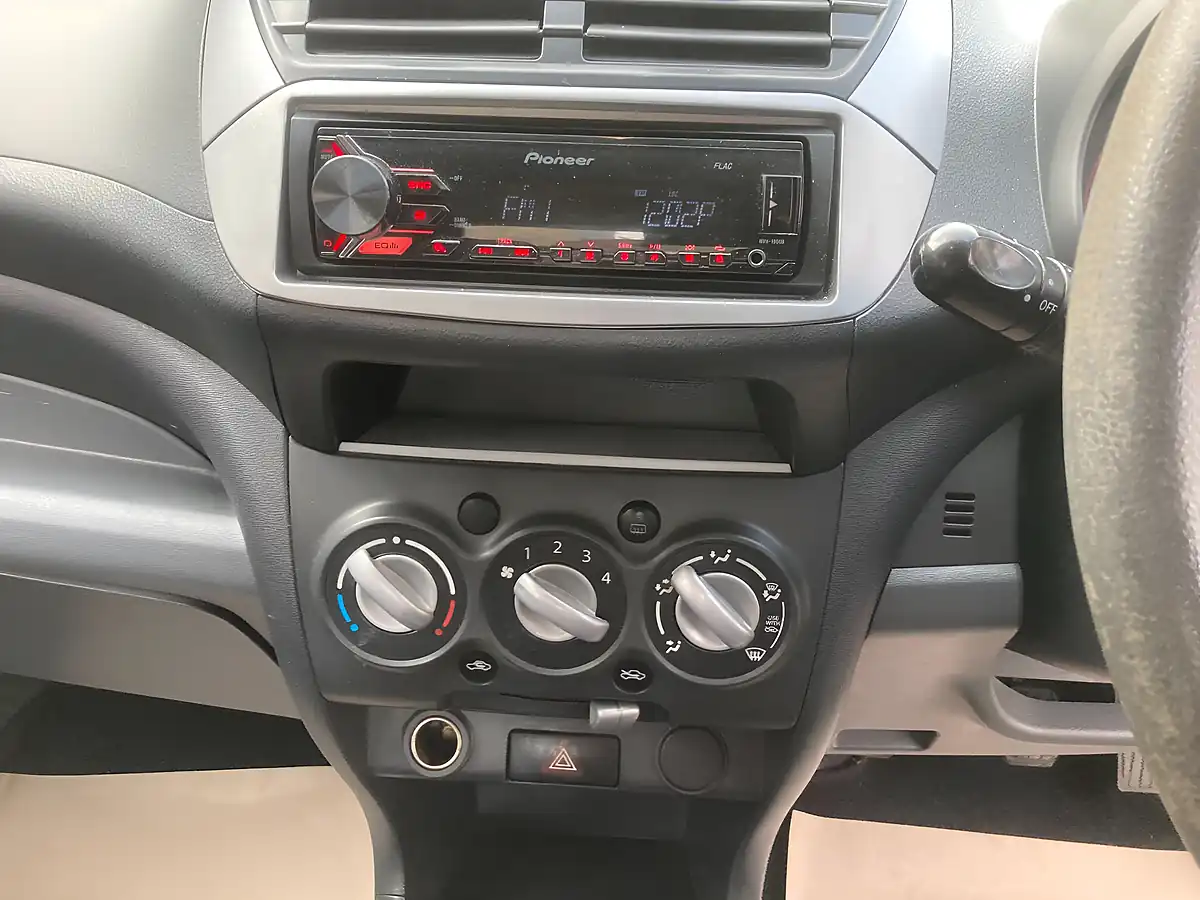 Used 2013 Suzuki Alto Sz Red - Interior and Exterior details 15