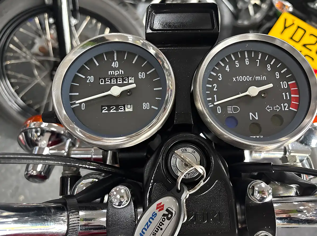 Used 2013 Suzuki Gn125 H Red - Interior and Exterior details 11
