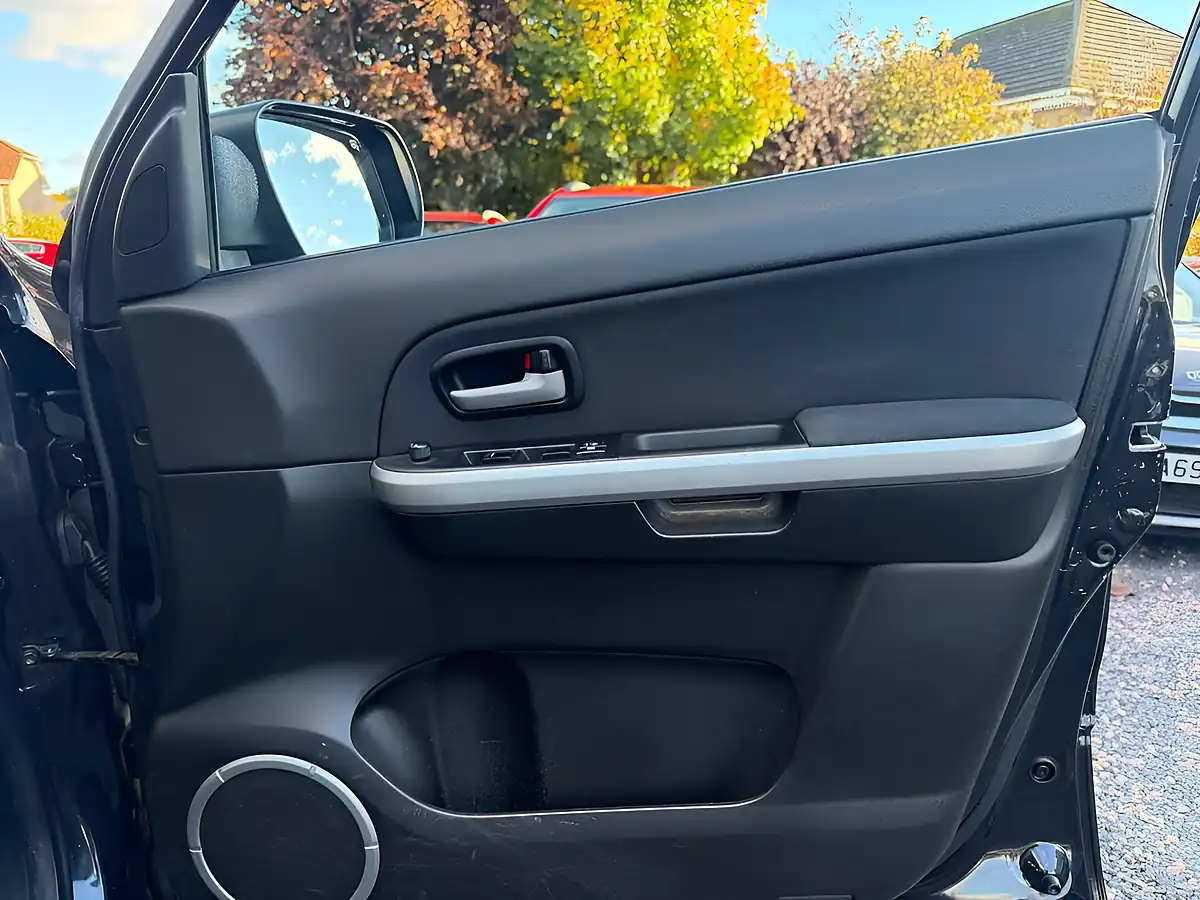 Used 2013 Suzuki Grand Vitara SZ4 Black - Interior and Exterior details 12