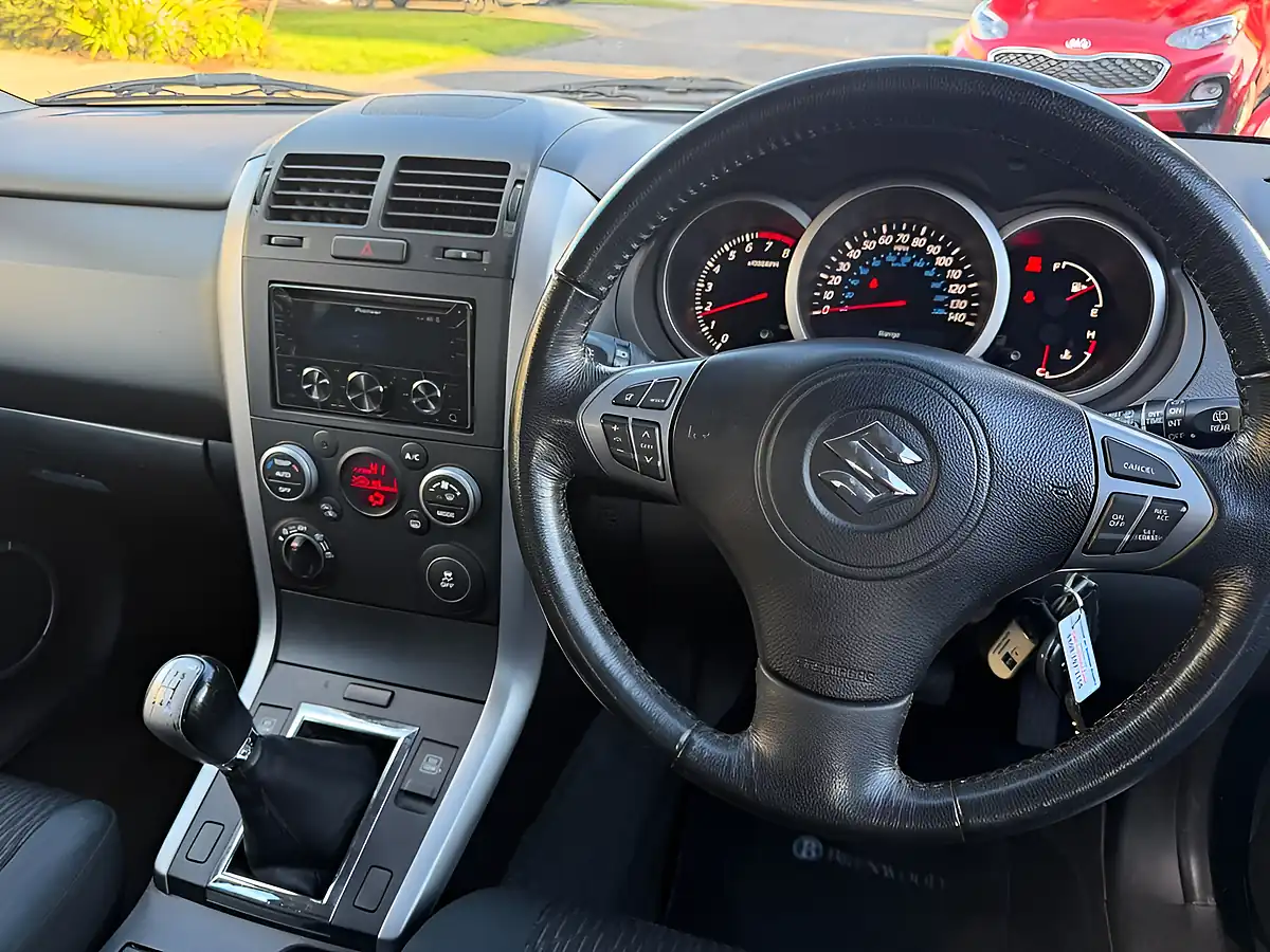 Used 2013 Suzuki Grand Vitara SZ4 Black - Interior and Exterior details 8