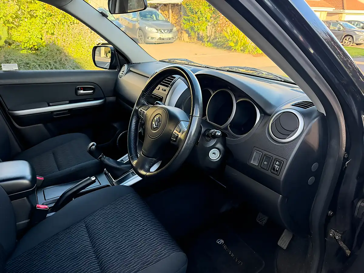 Used 2013 Suzuki Grand Vitara SZ4 Black - Interior and Exterior details 9