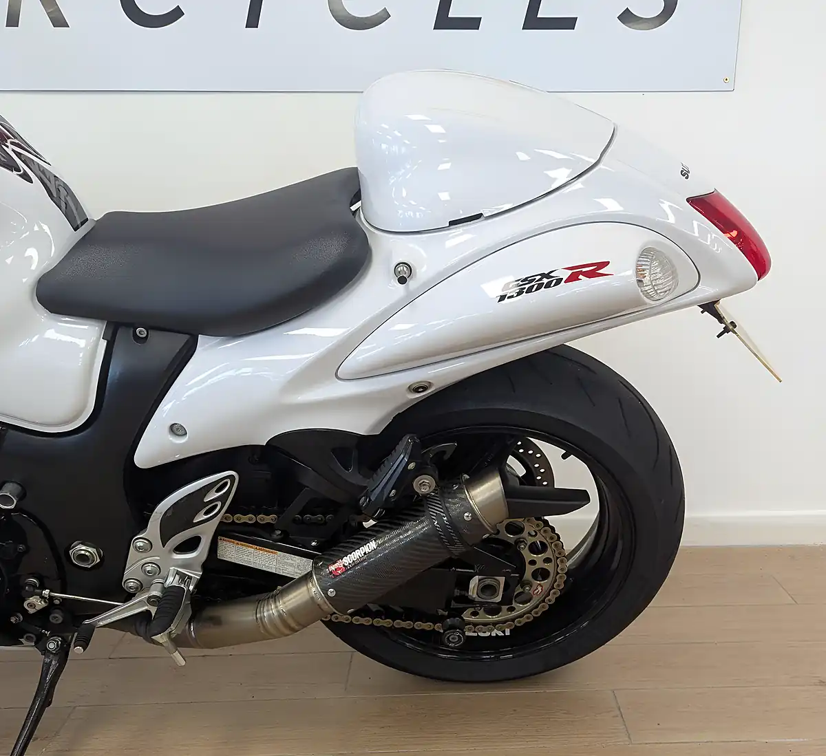 Used 2013 Suzuki GSX1300R Hayabusa 1300 White - Interior and Exterior details 13