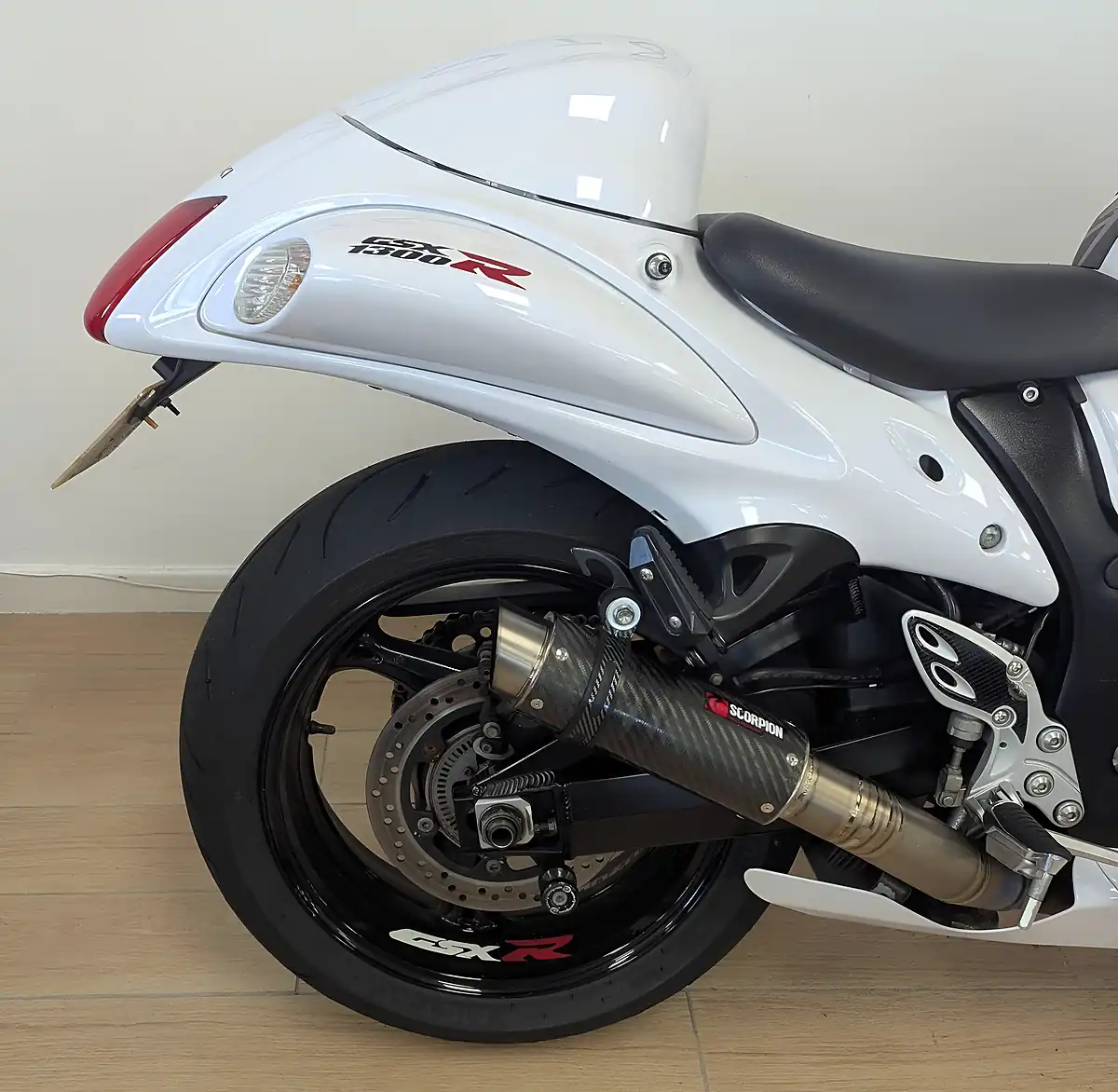 Used 2013 Suzuki GSX1300R Hayabusa 1300 White - Interior and Exterior details 14