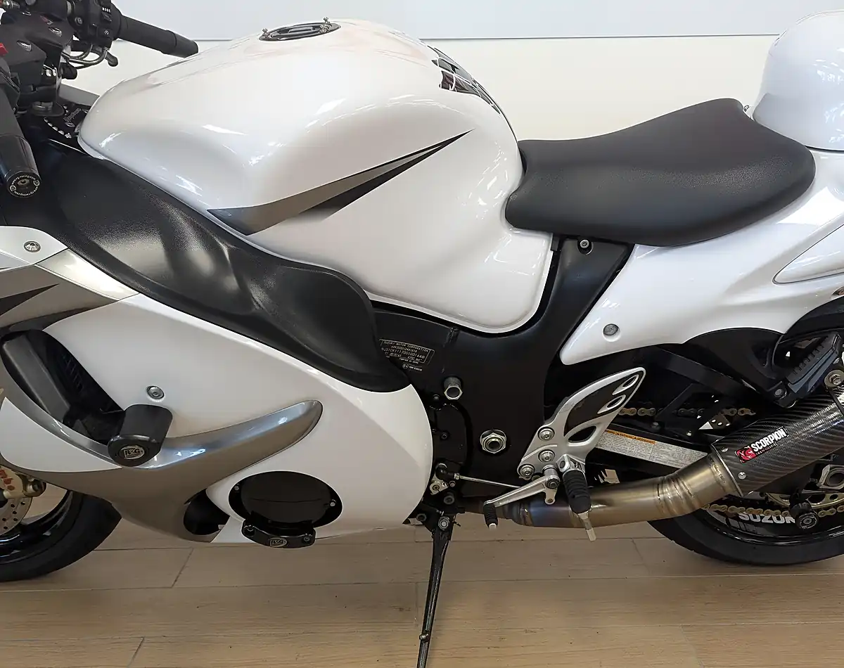 Used 2013 Suzuki GSX1300R Hayabusa 1300 White - Interior and Exterior details 16