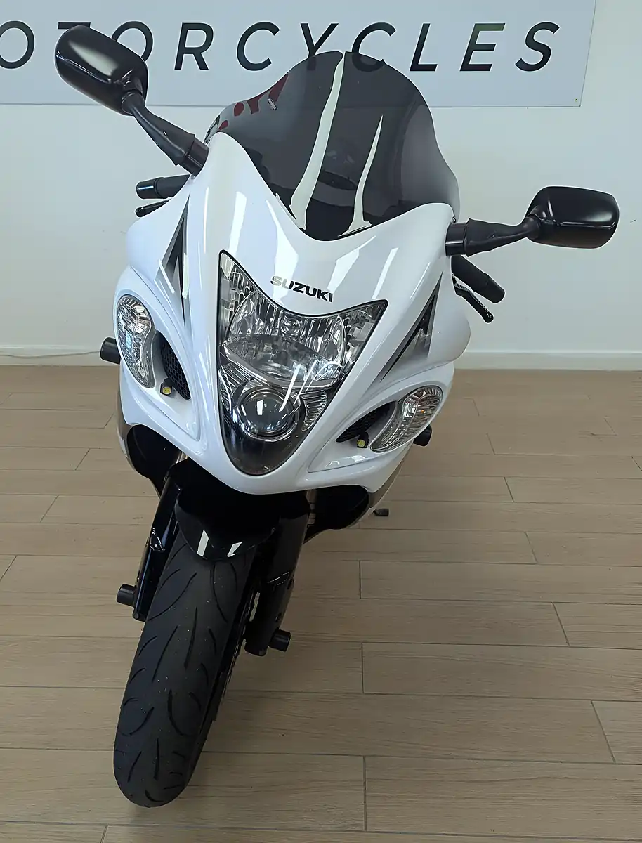 Used 2013 Suzuki GSX1300R Hayabusa 1300 White - Interior and Exterior details 3