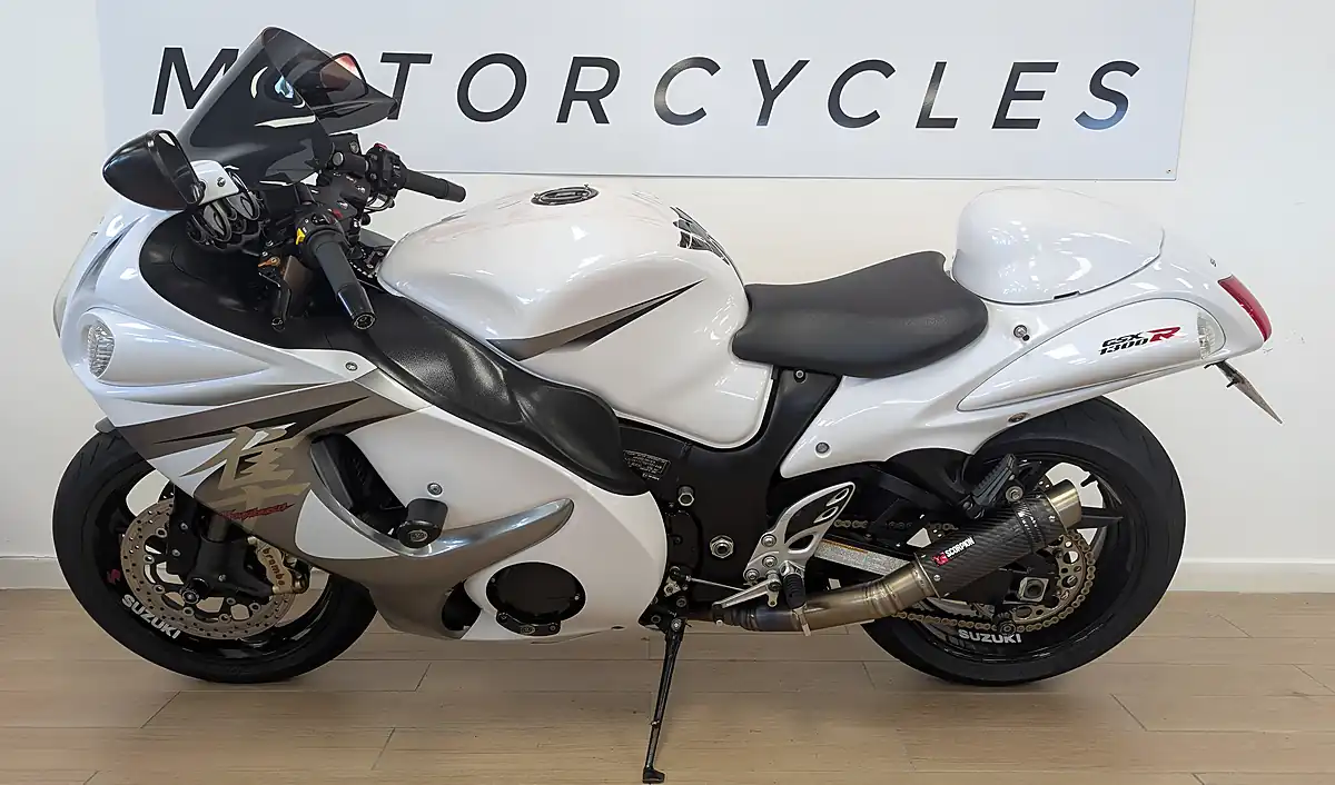 Used 2013 Suzuki GSX1300R Hayabusa 1300 White - Interior and Exterior details 4