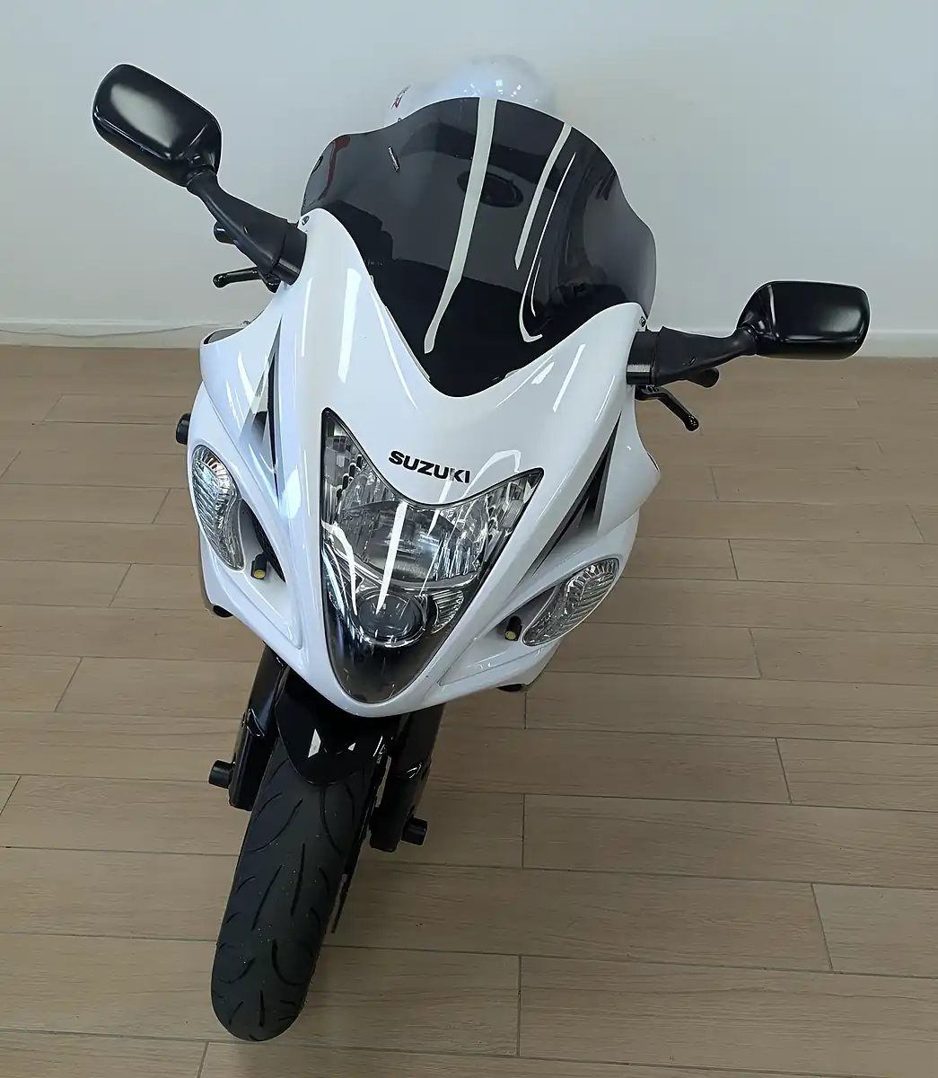 Used 2013 Suzuki GSX1300R Hayabusa 1300 White - Interior and Exterior details 7