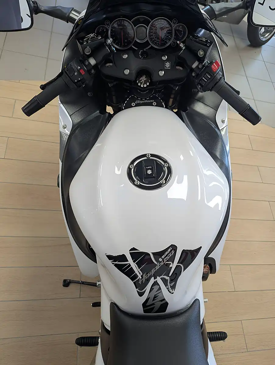 Used 2013 Suzuki GSX1300R Hayabusa 1300 White - Interior and Exterior details 9