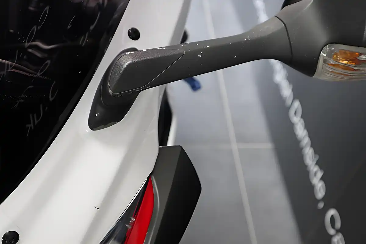 Used 2013 Suzuki GSXR1000 1 Million Commemorative Edition White - Interior and Exterior details 14