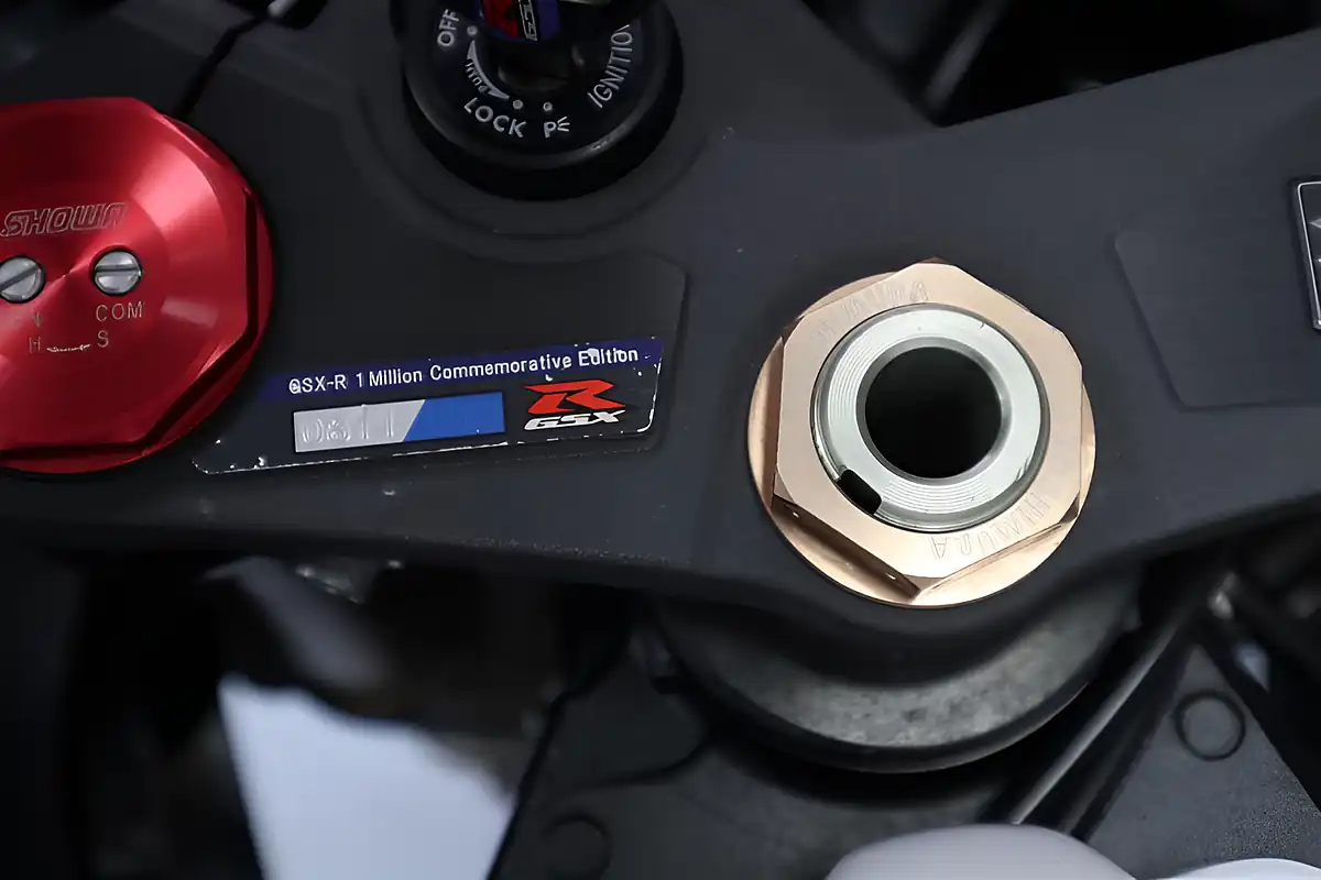 Used 2013 Suzuki GSXR1000 1 Million Commemorative Edition White - Interior and Exterior details 16