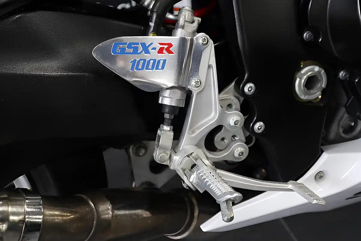 Used 2013 Suzuki GSXR1000 1 Million Commemorative Edition White - Interior and Exterior details 8