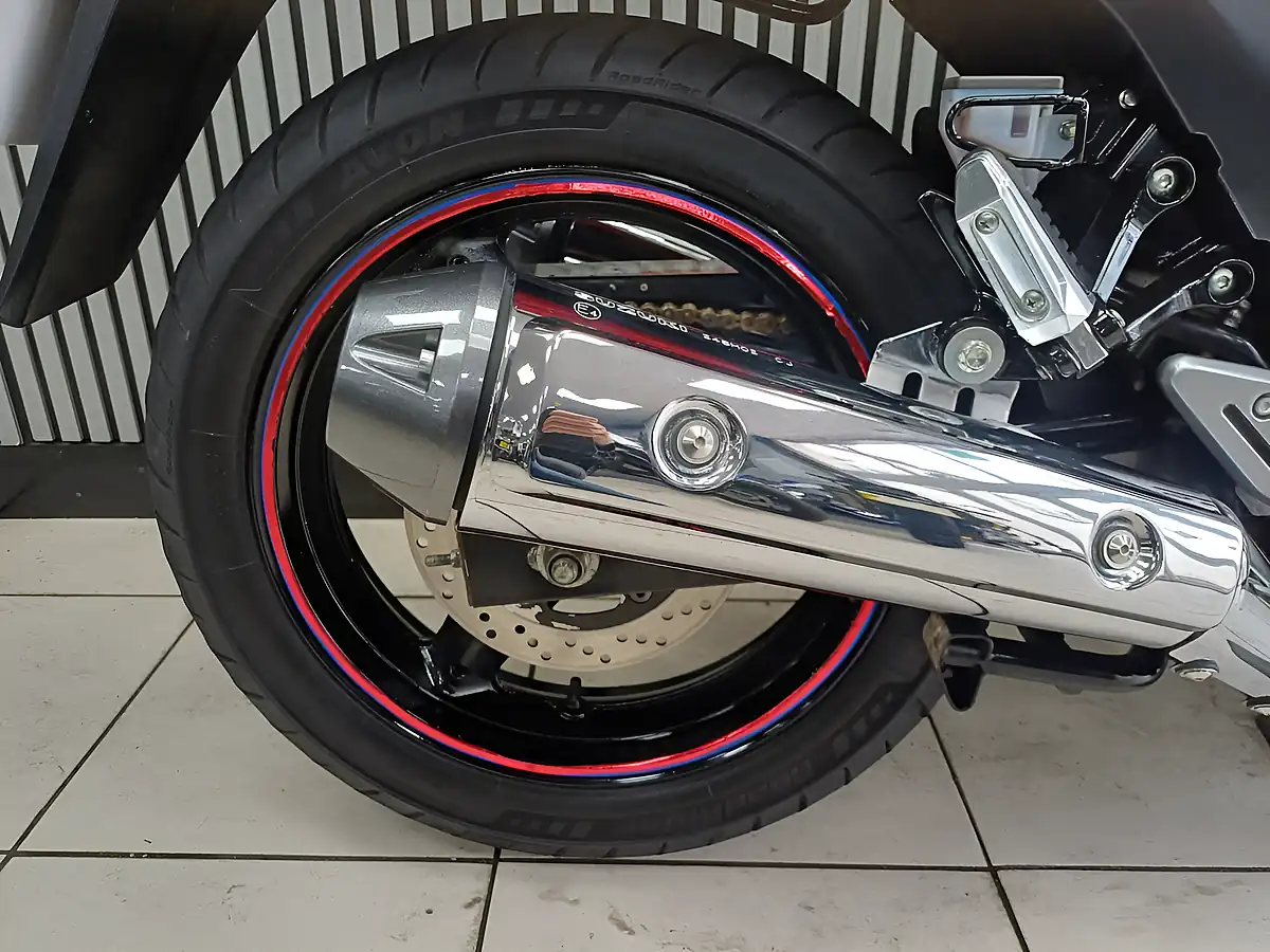 Used 2013 Suzuki Inazuma Red - Interior and Exterior details 15