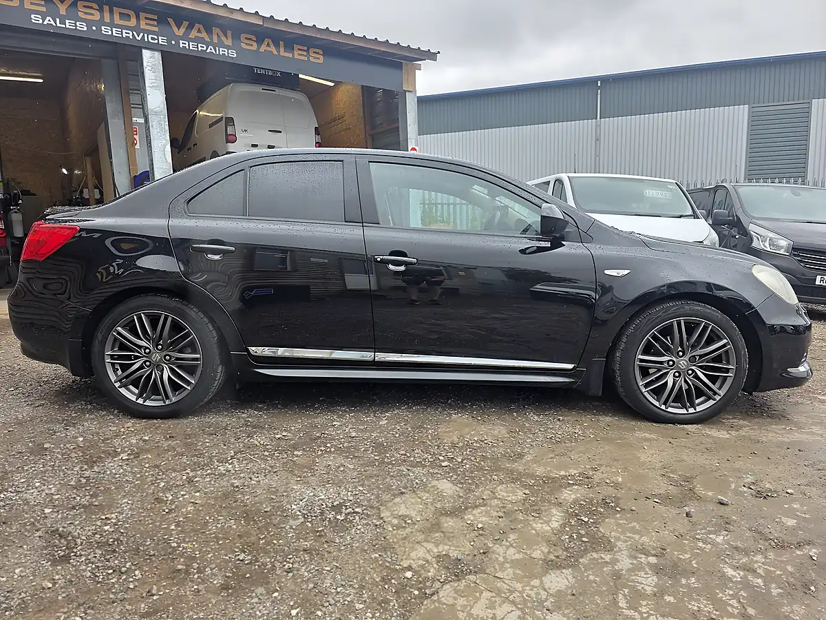 Used 2013 Suzuki Kizashi Sport Black - Interior and Exterior details 8