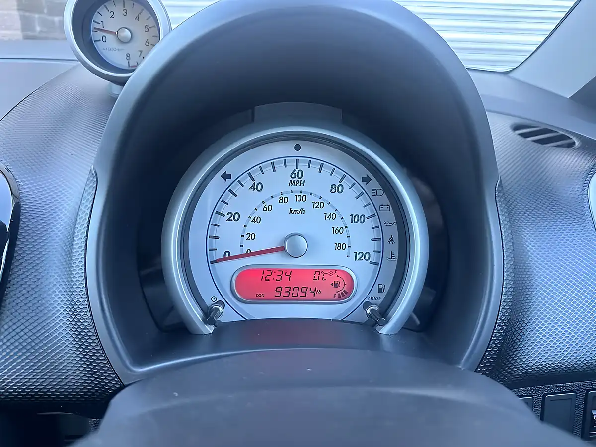 Used 2013 Suzuki Splash SZ2 Grey - Interior and Exterior details 7