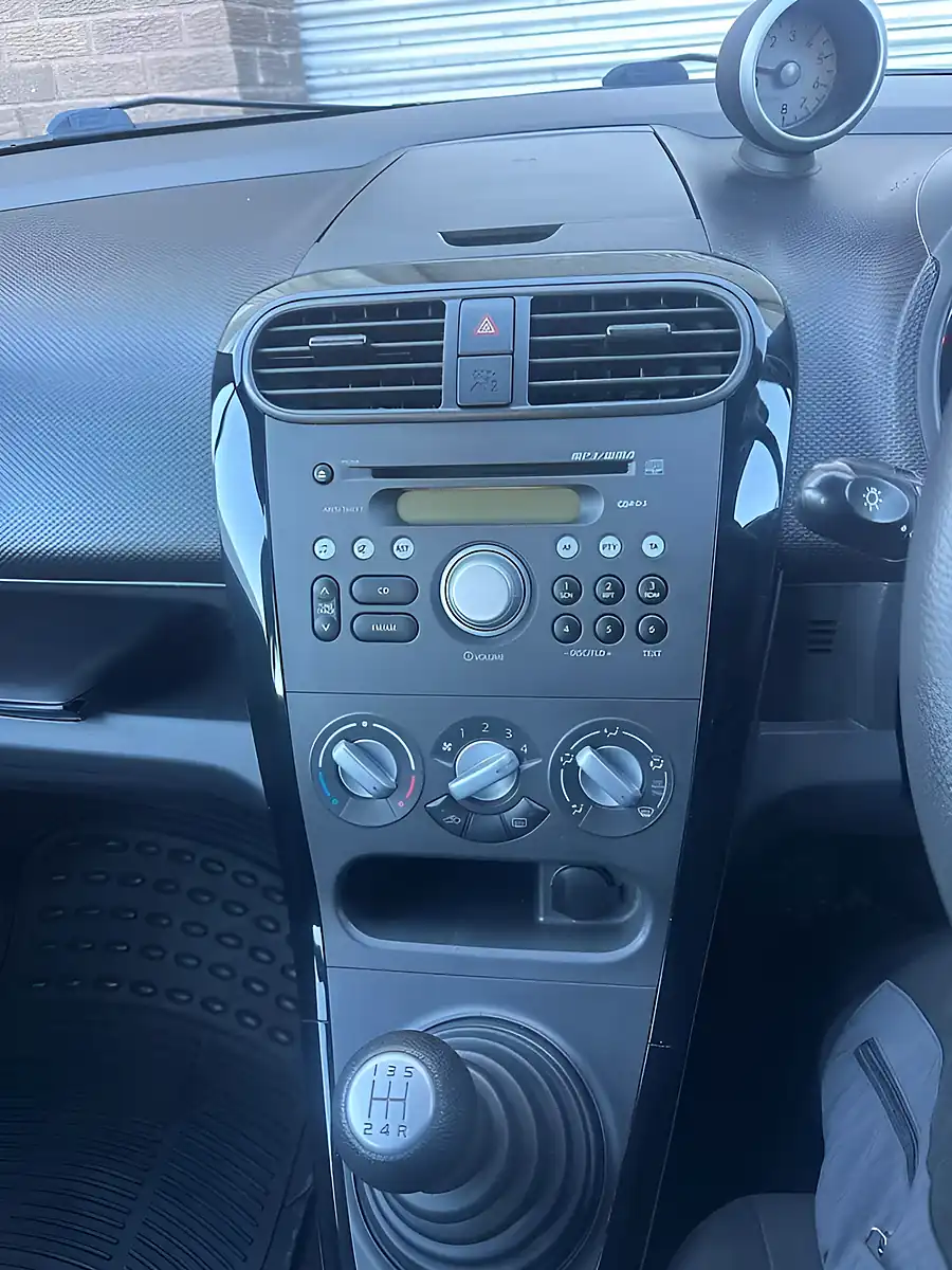 Used 2013 Suzuki Splash SZ2 Grey - Interior and Exterior details 9