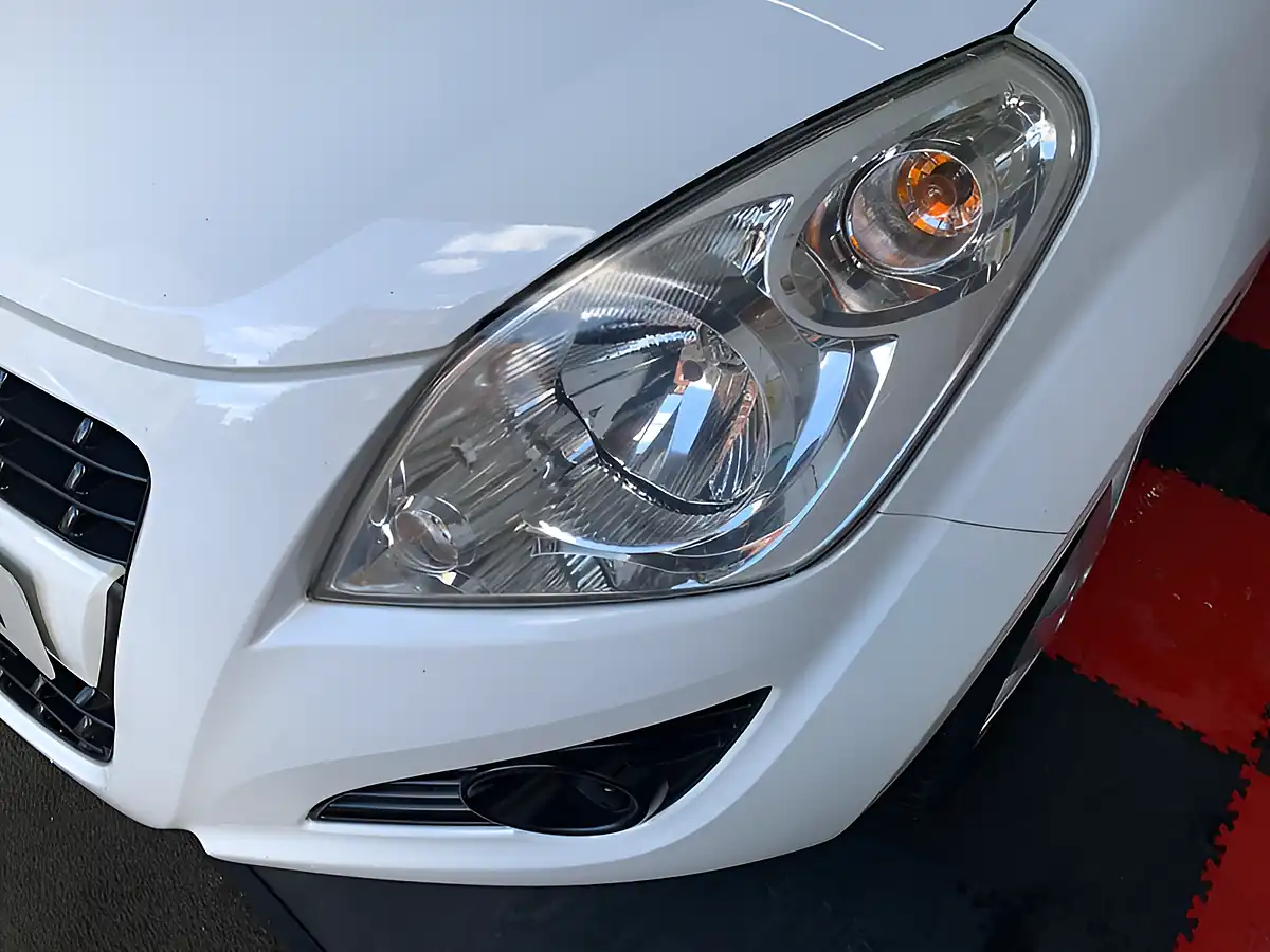Used 2013 Suzuki Splash SZ3 White - Interior and Exterior details 11