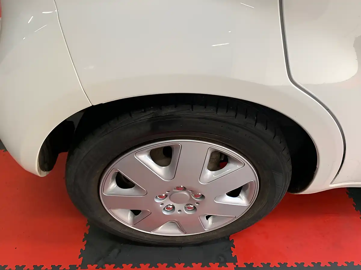 Used 2013 Suzuki Splash SZ3 White - Interior and Exterior details 14