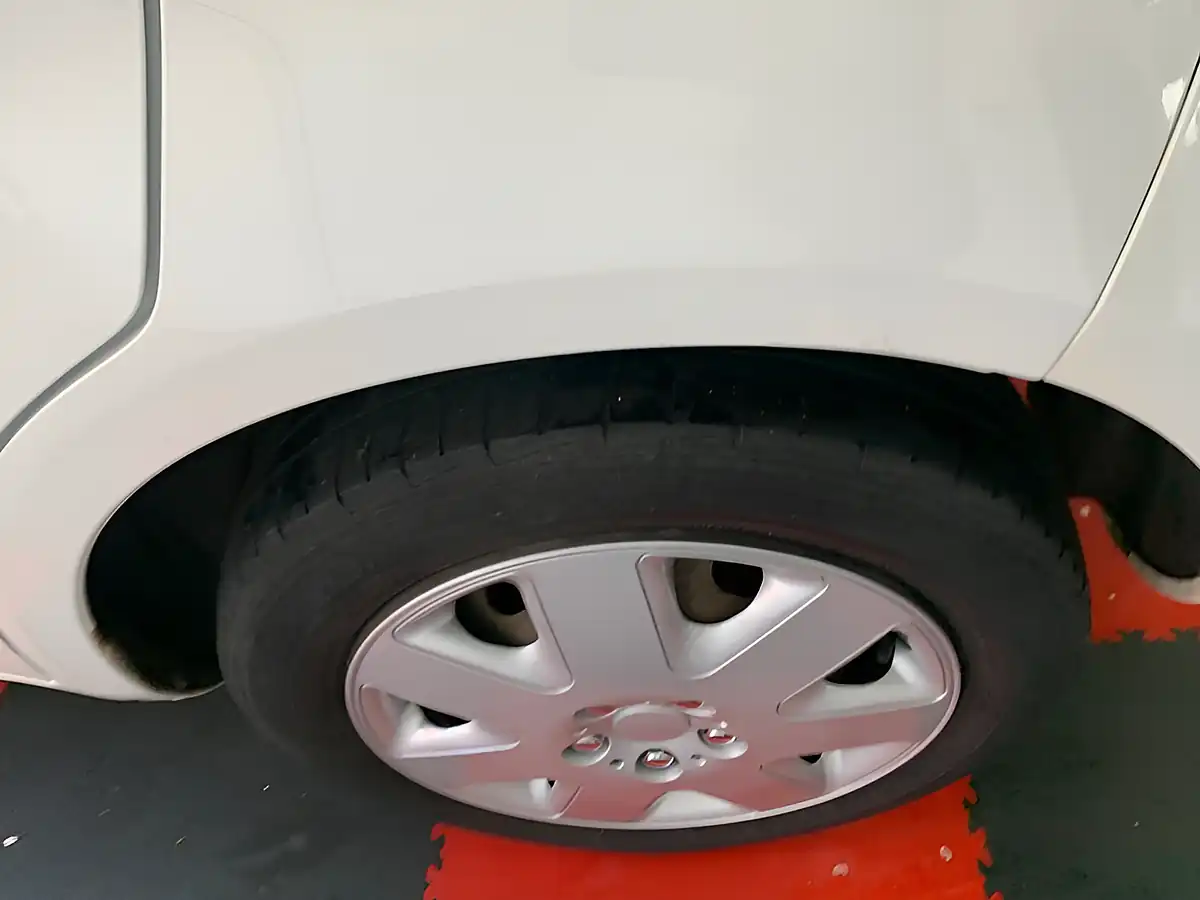 Used 2013 Suzuki Splash SZ3 White - Interior and Exterior details 16