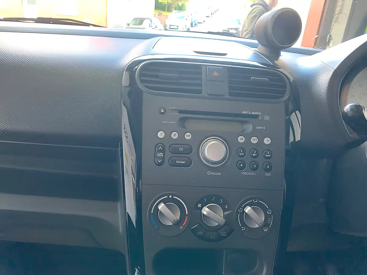 Used 2013 Suzuki Splash SZ3 White - Interior and Exterior details 20