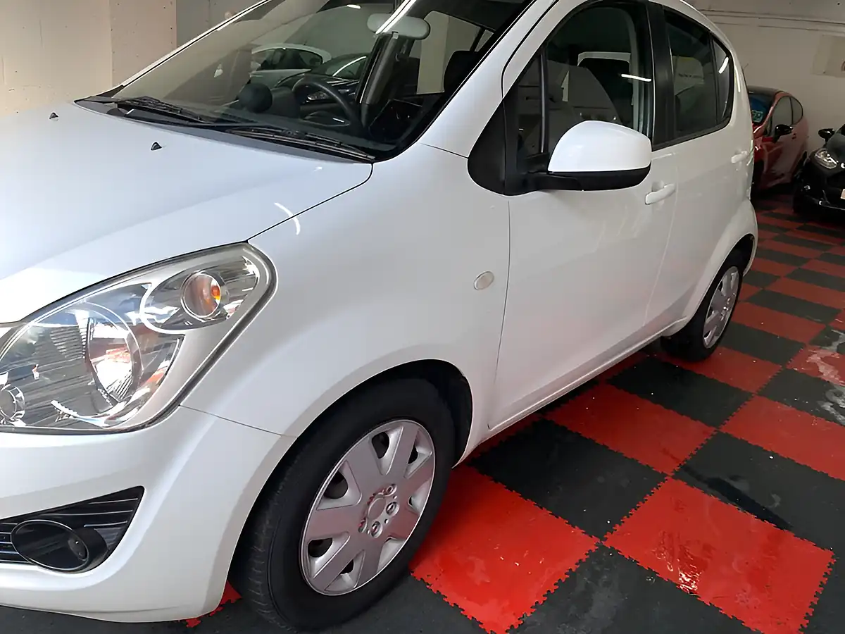 Used 2013 Suzuki Splash SZ3 White - Interior and Exterior details 5