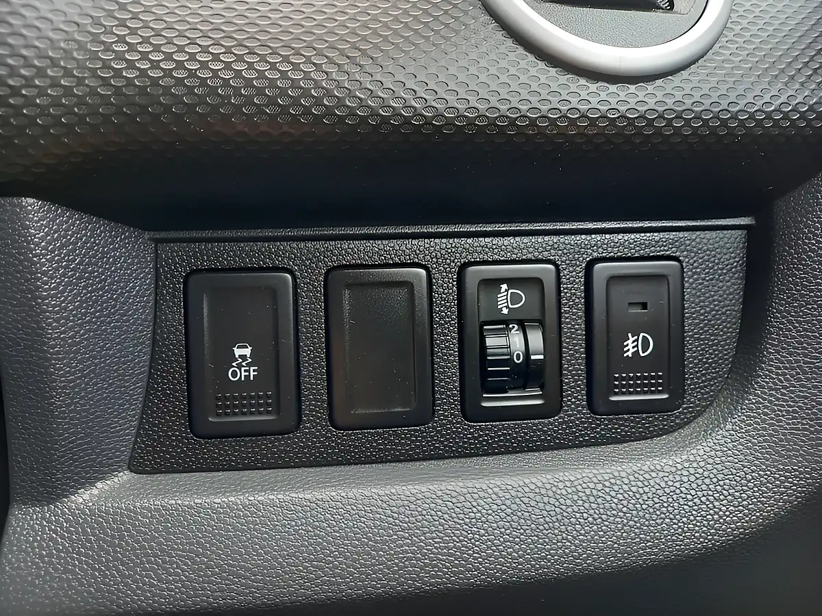 Used 2013 Suzuki Splash SZ4 Grey - Interior and Exterior details 14
