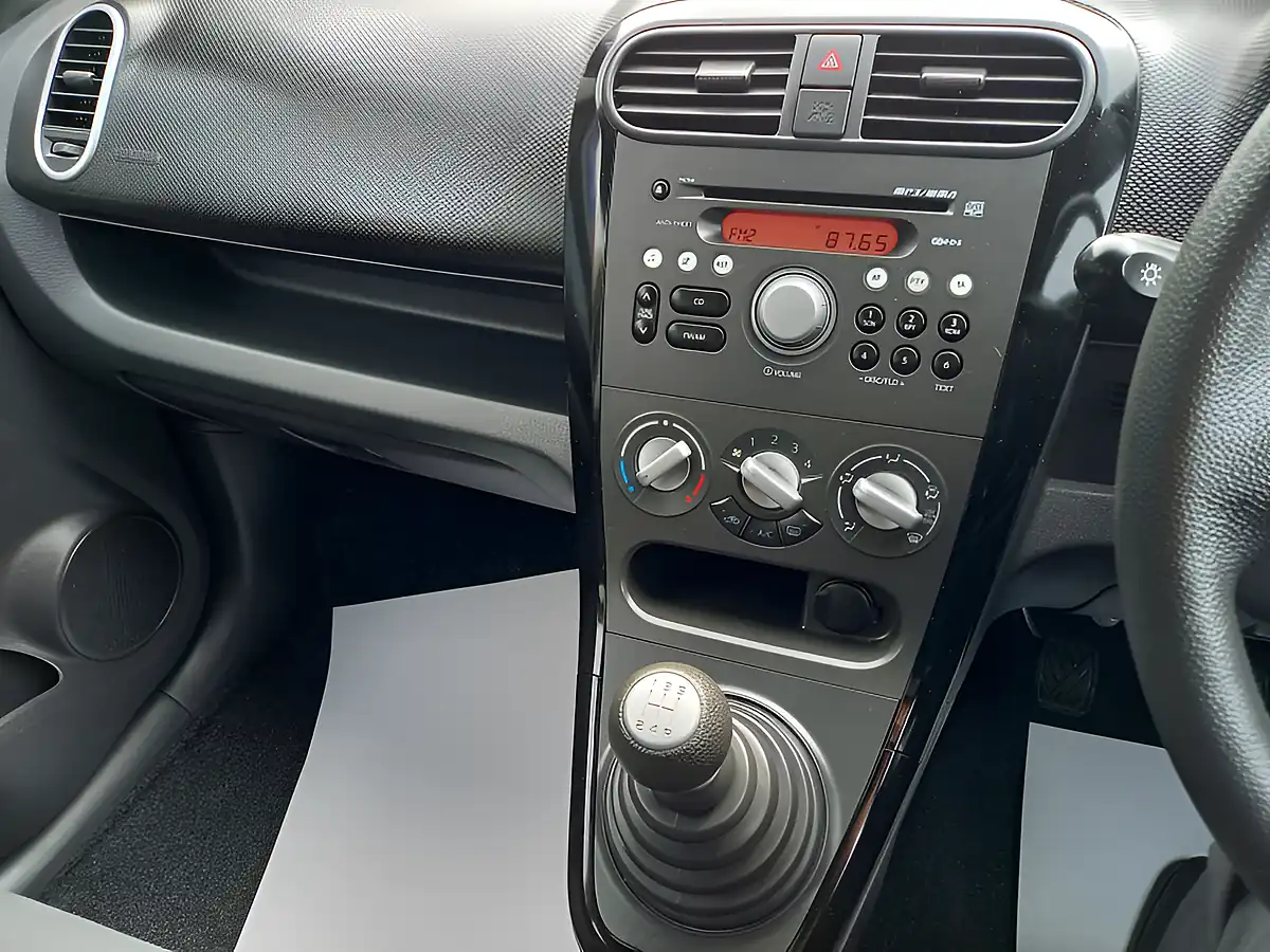 Used 2013 Suzuki Splash SZ4 Grey - Interior and Exterior details 18