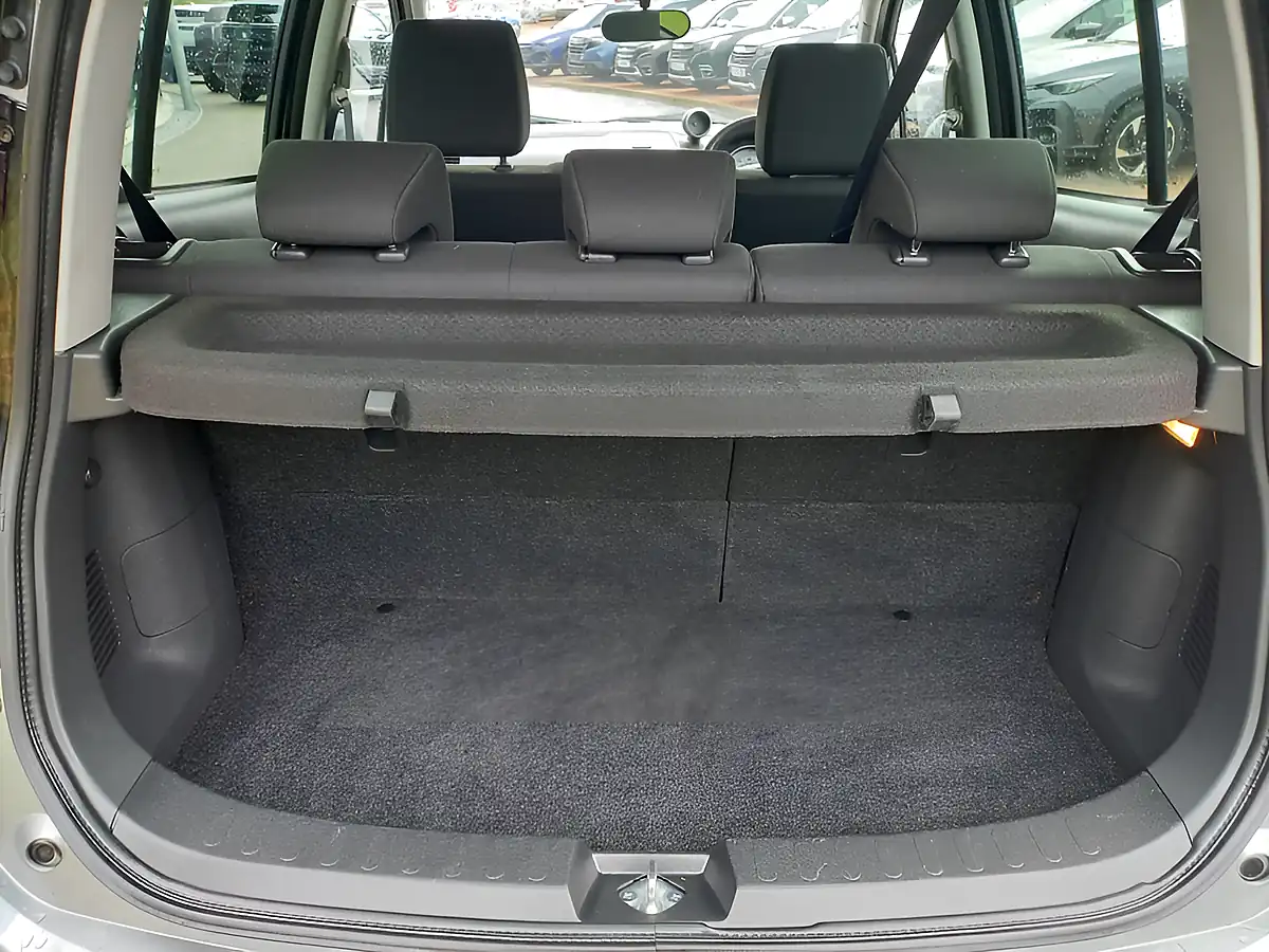 Used 2013 Suzuki Splash SZ4 Grey - Interior and Exterior details 7