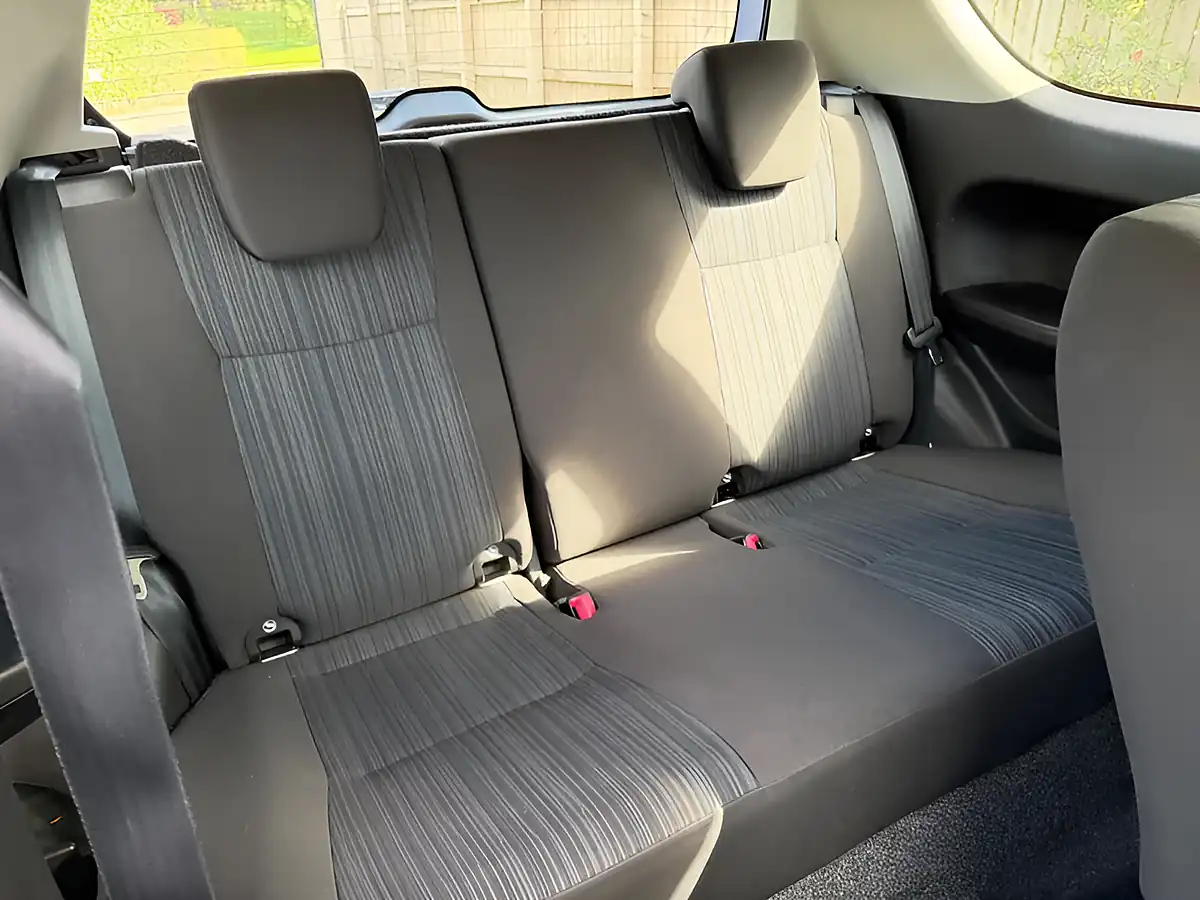 Used 2013 Suzuki Swift SZ2 Blue - Interior and Exterior details 15