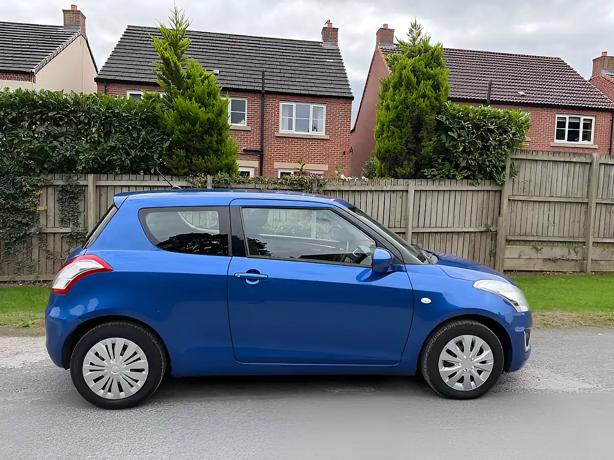 Used 2013 Suzuki Swift SZ2 Blue - Interior and Exterior details 4