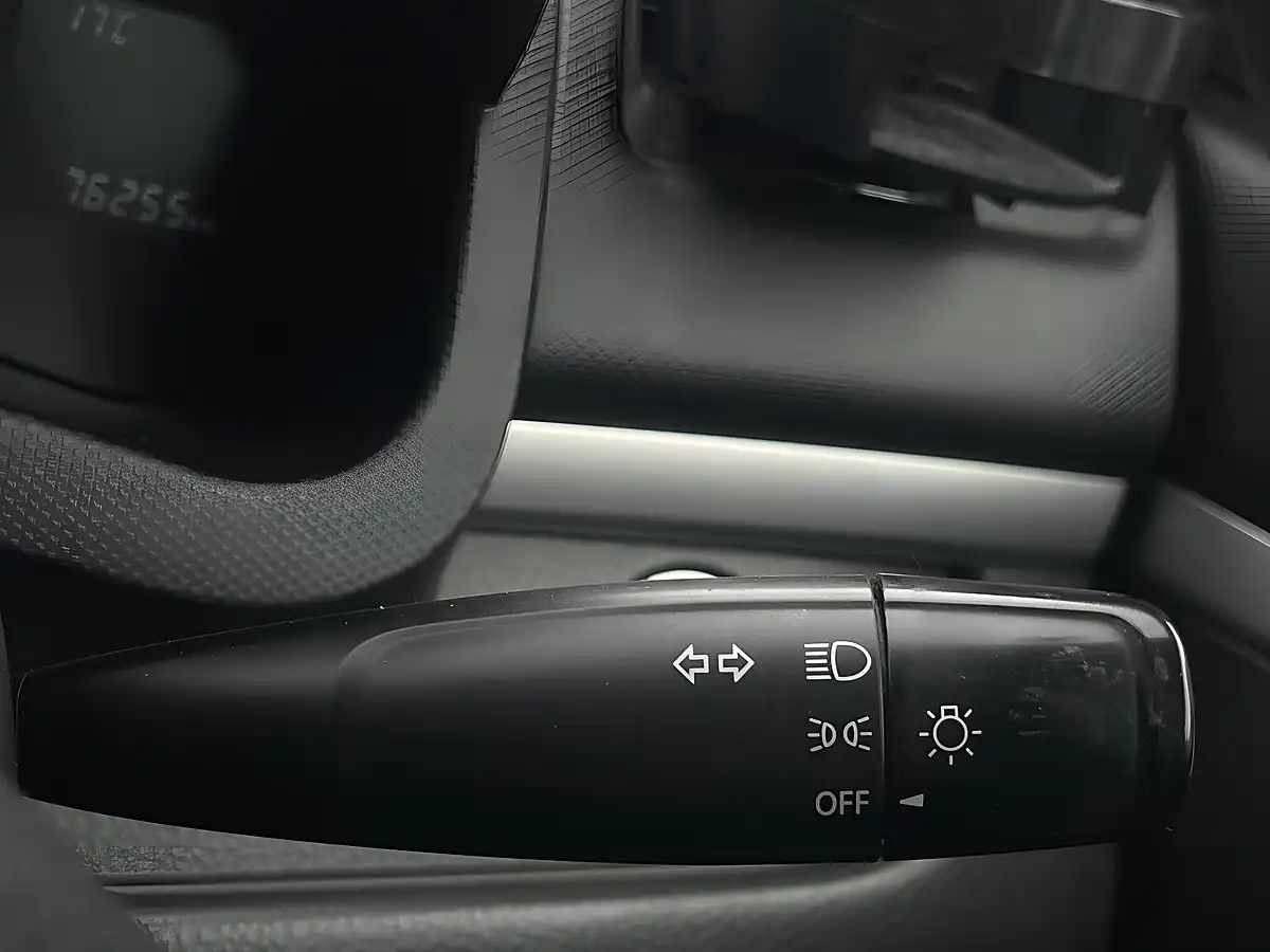 Used 2013 Suzuki Swift SZ3 Blue - Interior and Exterior details 19