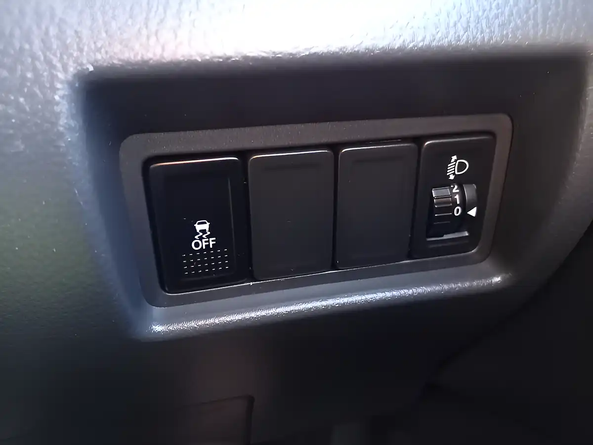 Used 2013 Suzuki Swift SZ3 Red - Interior and Exterior details 14