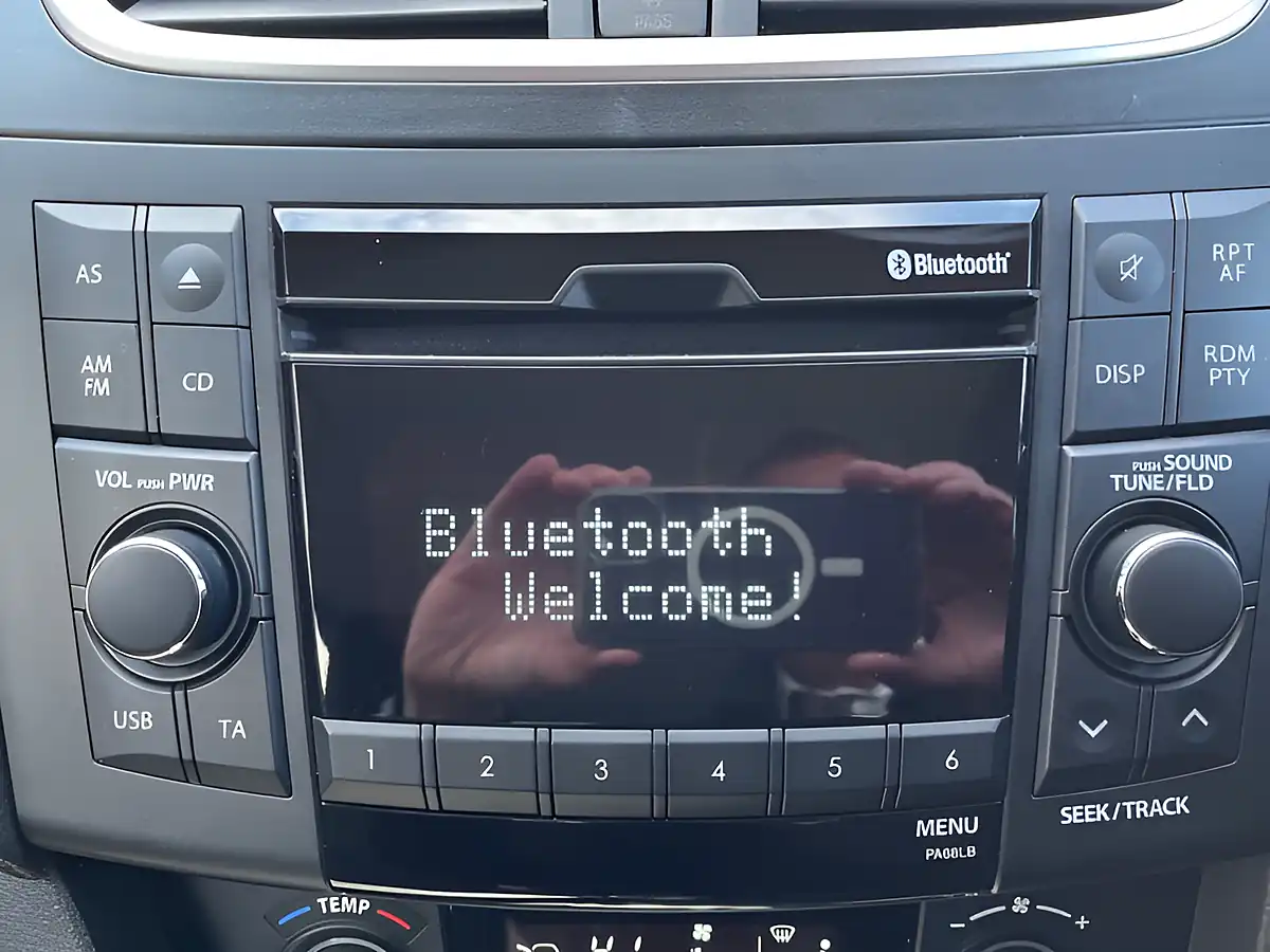 Used 2013 Suzuki Swift SZ4 Green - Interior and Exterior details 11