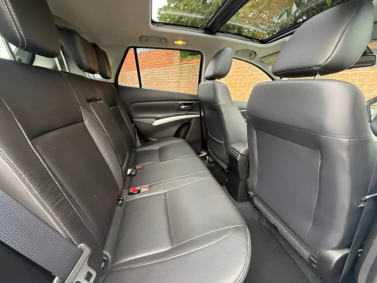 Used 2013 Suzuki Sx4 S-Cross SZ5 White - Interior and Exterior details 12