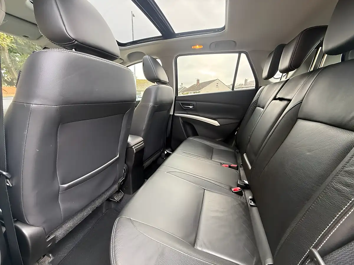 Used 2013 Suzuki Sx4 S-Cross SZ5 White - Interior and Exterior details 15
