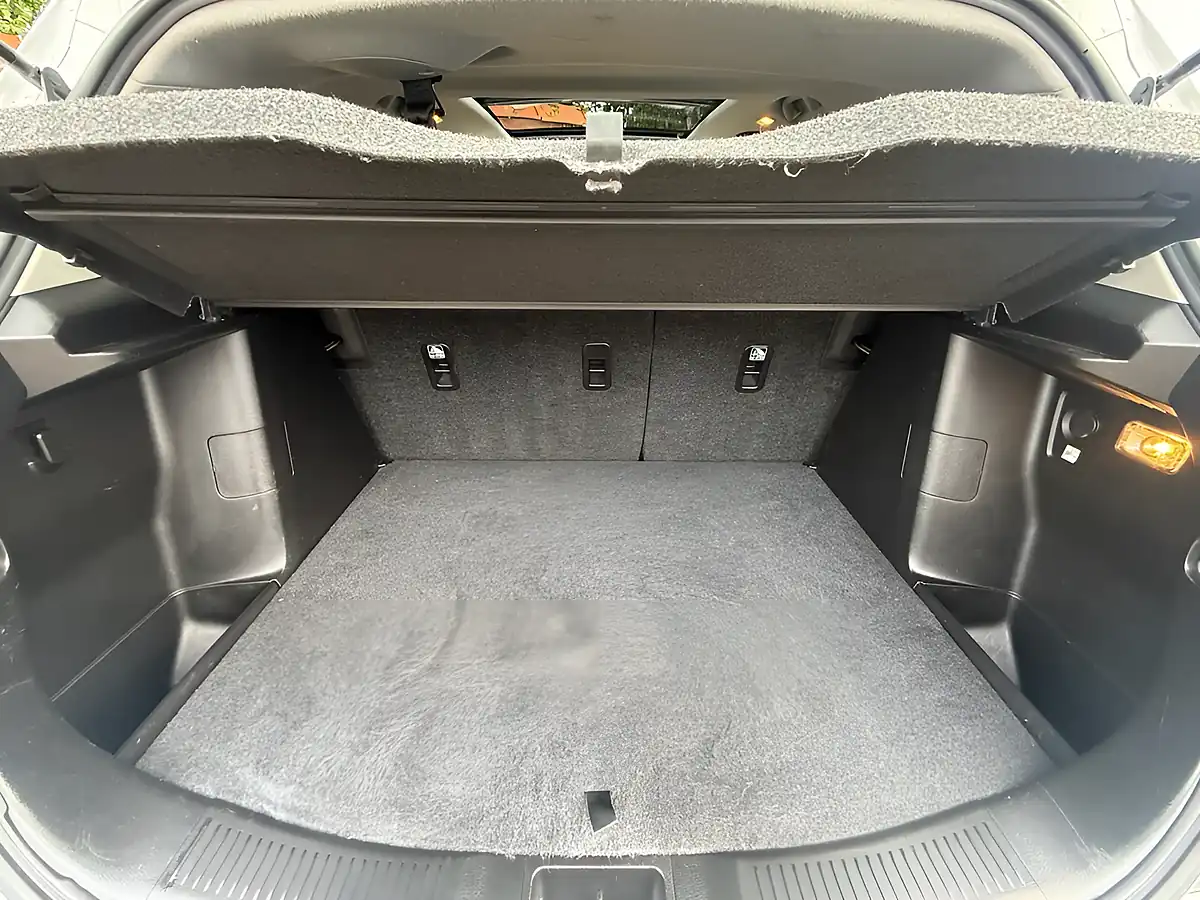 Used 2013 Suzuki Sx4 S-Cross SZ5 White - Interior and Exterior details 16