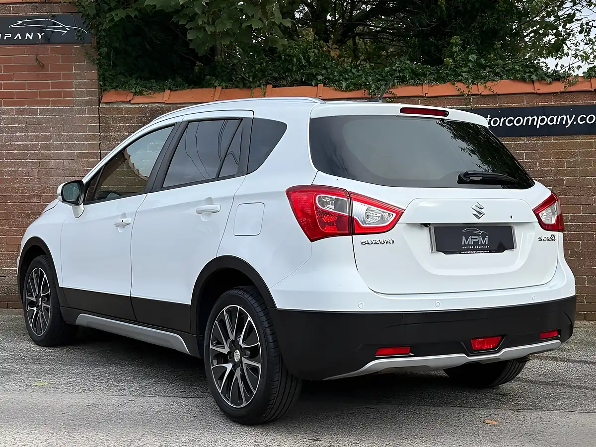 Used 2013 Suzuki Sx4 S-Cross SZ5 White - Interior and Exterior details 6