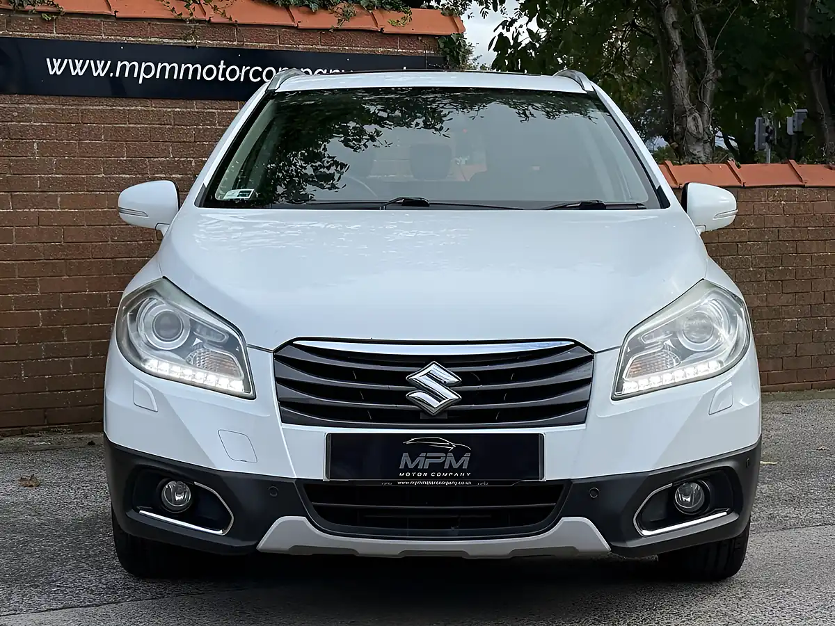 Used 2013 Suzuki Sx4 S-Cross SZ5 White - Interior and Exterior details 7