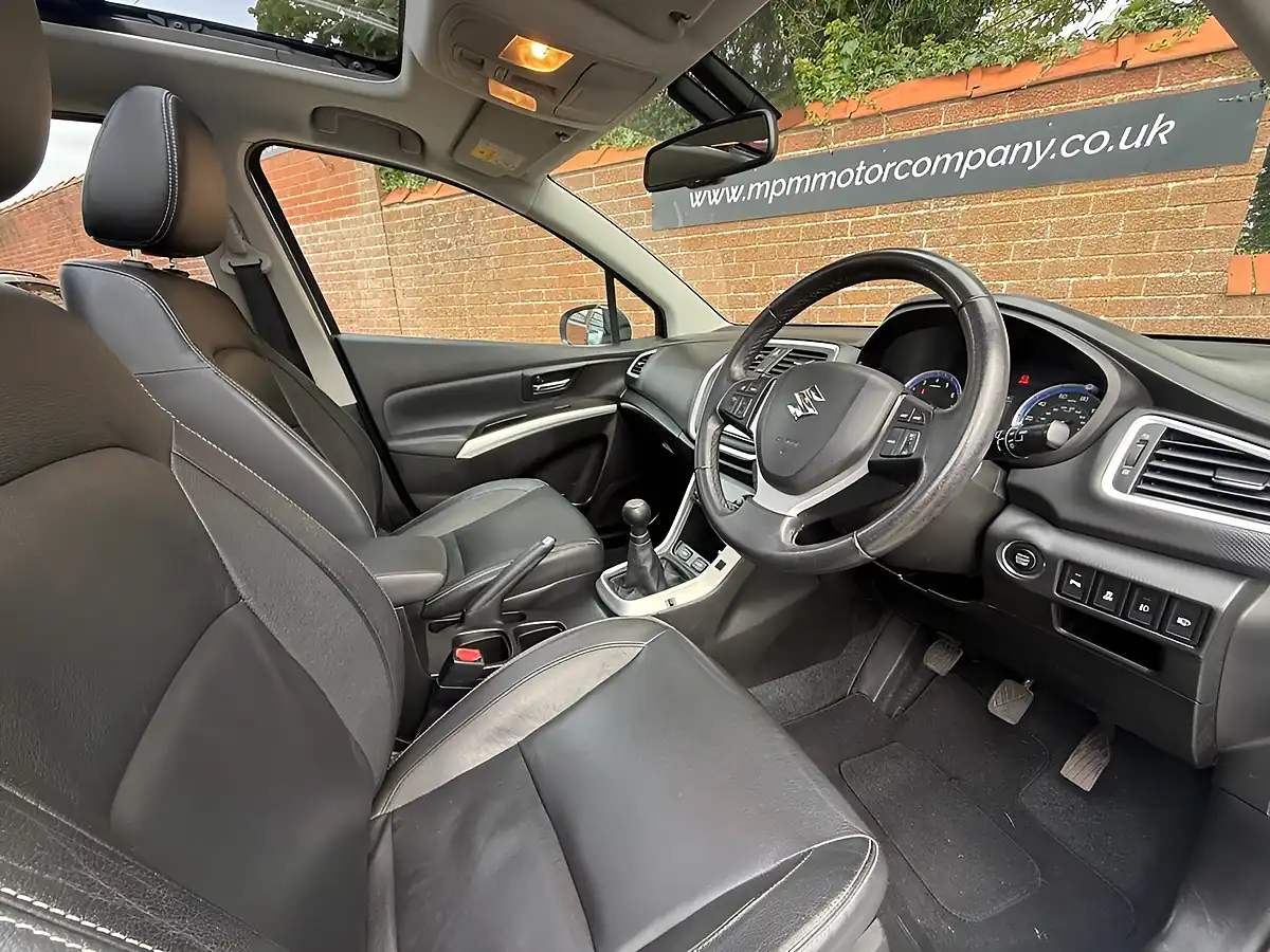 Used 2013 Suzuki Sx4 S-Cross SZ5 White - Interior and Exterior details 9