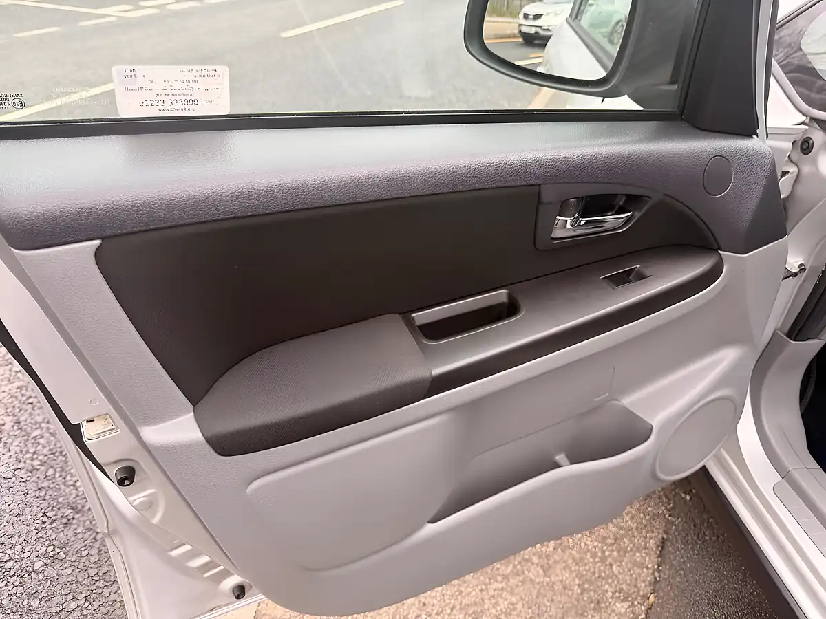 Used 2013 Suzuki SX4 SZ5 4Grip Silver - Interior and Exterior details 12