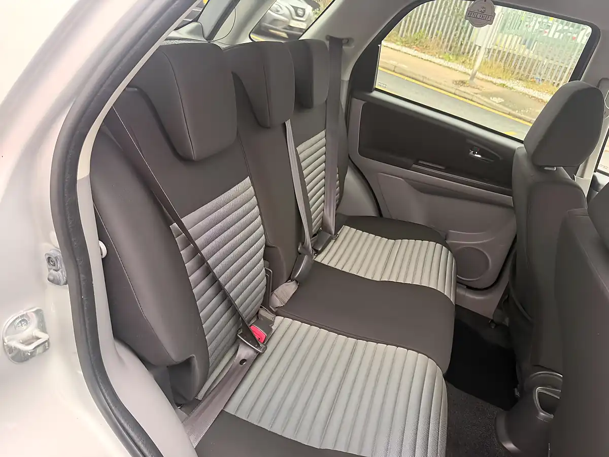 Used 2013 Suzuki SX4 SZ5 4Grip Silver - Interior and Exterior details 15