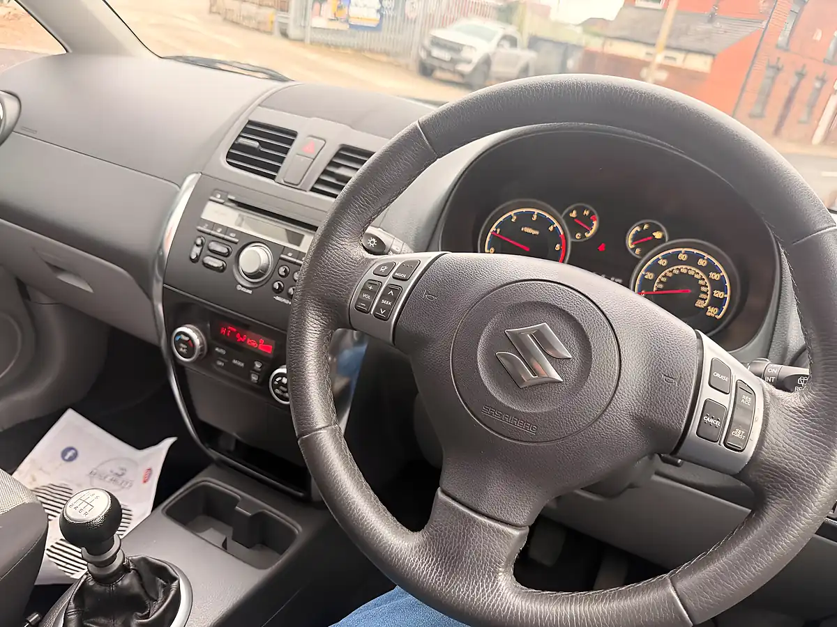 Used 2013 Suzuki SX4 SZ5 4Grip Silver - Interior and Exterior details 19